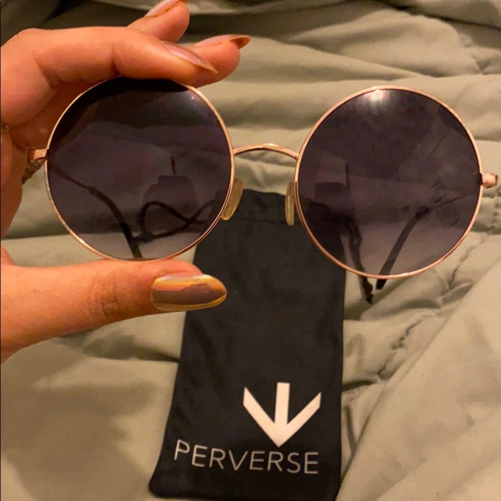 Perverse large round sunglasses - MUST GO TODAY